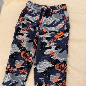 Boy’s Nike drawstring joggers size L